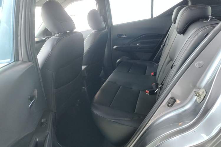 Used Nissan Kicks 2019 1.5L CVT Smart Connect Luxury Edition Left Rear Seat