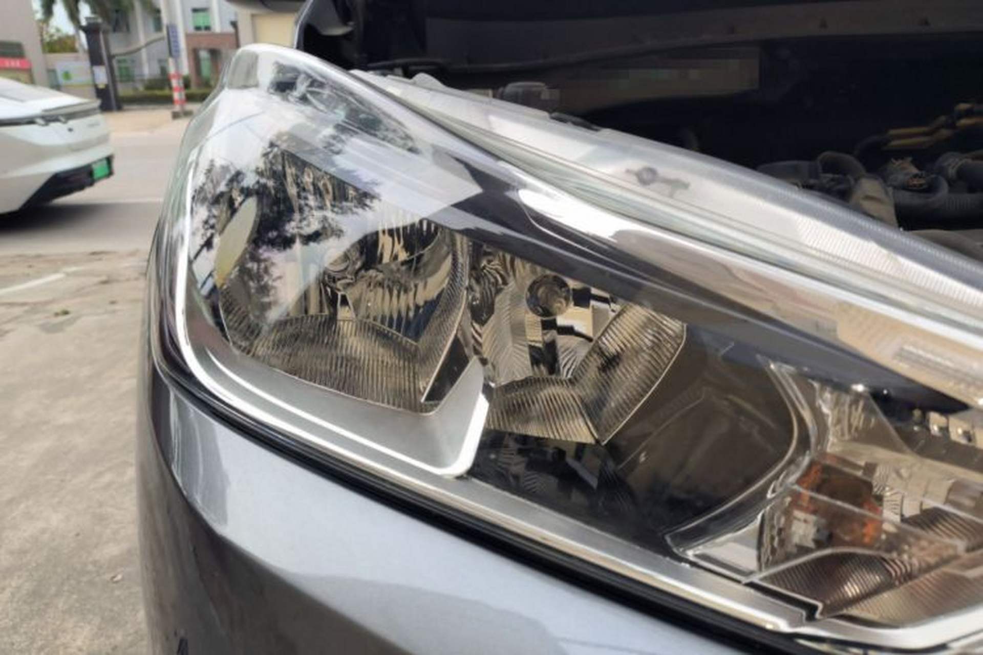 Used Nissan Kicks 2019 1.5L CVT Cool Enjoy Edition Right Front Headlight