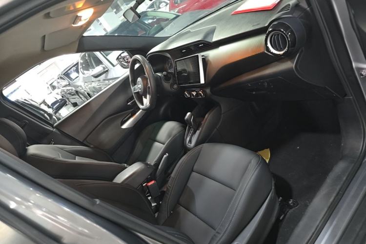 Used Nissan Kicks 2019 1.5L CVT Cool Enjoy Edition Right Front Seat