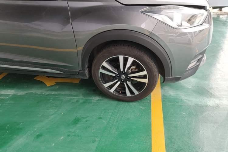 Used Nissan Kicks 2019 1.5L CVT Smart Connect Luxury Edition Right Front Wheel Hub