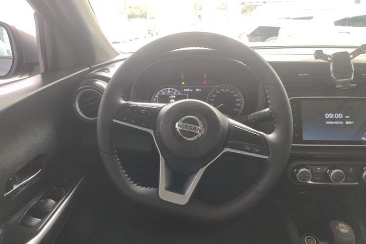Used Nissan Kicks 2019 1.5L CVT Smart Connect Luxury Edition Steering Wheel