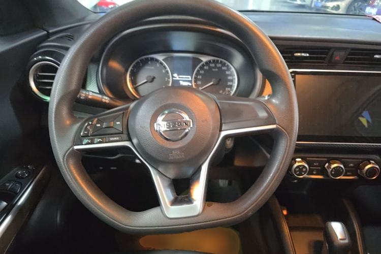 Used Nissan Kicks 2019 1.5L CVT Cool Enjoy Edition Steering Wheel
