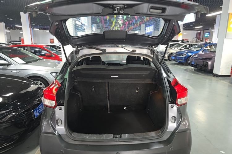Used Nissan Kicks 2019 1.5L CVT Cool Enjoy Edition Trunk