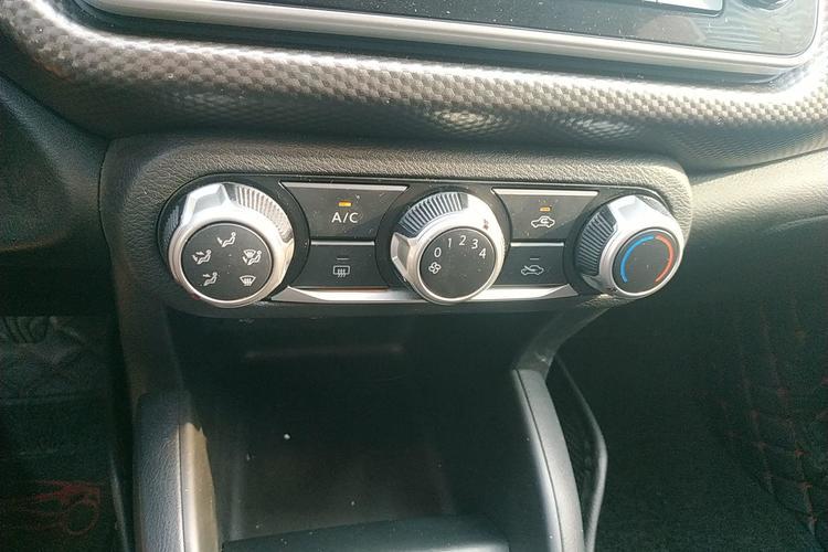 Used Nissan Kicks 2019 1.5L Manual Cool Edition AC Panel