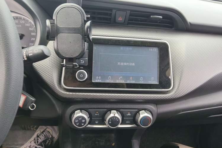 Used Nissan Kicks 2019 1.5L CVT Cool Enjoy Edition Audio And AC Panel