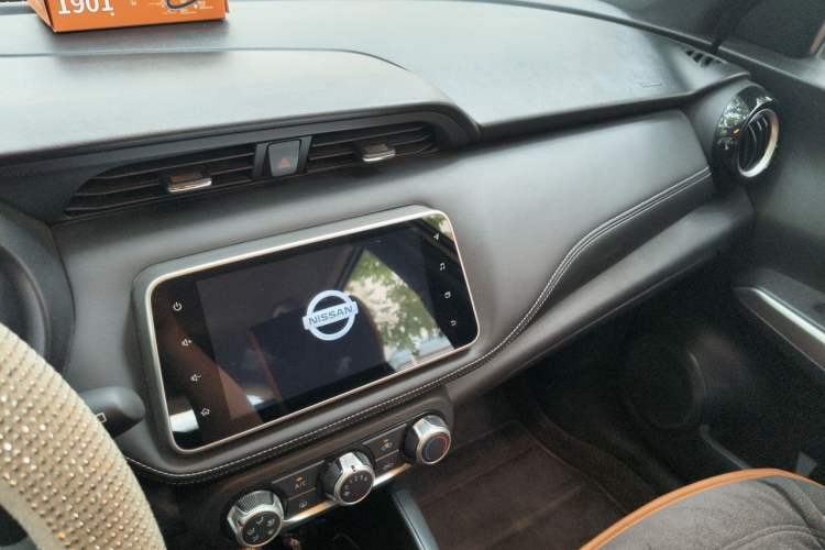 Used Nissan Kicks 2019 1.5L CVT Smart Connect Luxury Edition Audio And AC Panel
