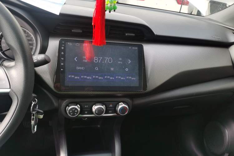 Used Nissan Kicks 2019 1.5L Manual Cool Edition Audio And AC Panel