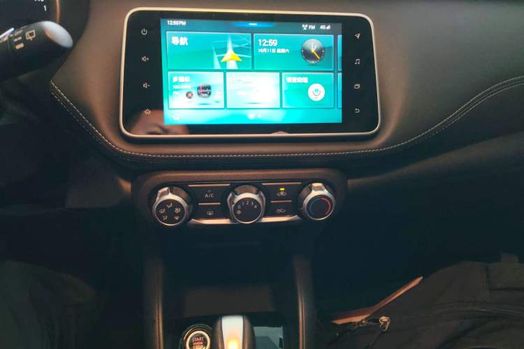 Used Nissan Kicks 2019 1.5L CVT Smart Connect Luxury Edition Audio And AC Panel