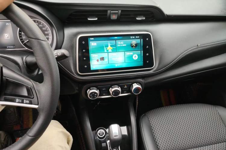 Used Nissan Kicks 2019 1.5L CVT Smart Connect Luxury Edition Audio And AC Panel