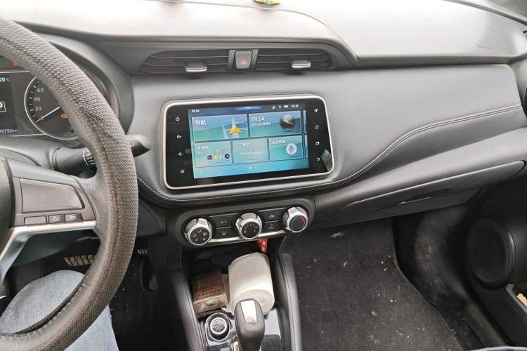 Used Nissan Kicks 2019 1.5L CVT Smart Connect Luxury Edition Audio And AC Panel