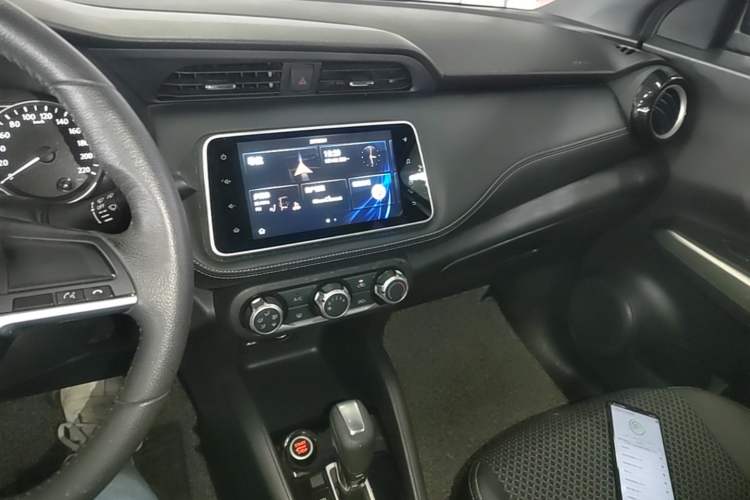 Used Nissan Kicks 2019 1.5L CVT Smart Connect Luxury Edition Audio And AC Panel