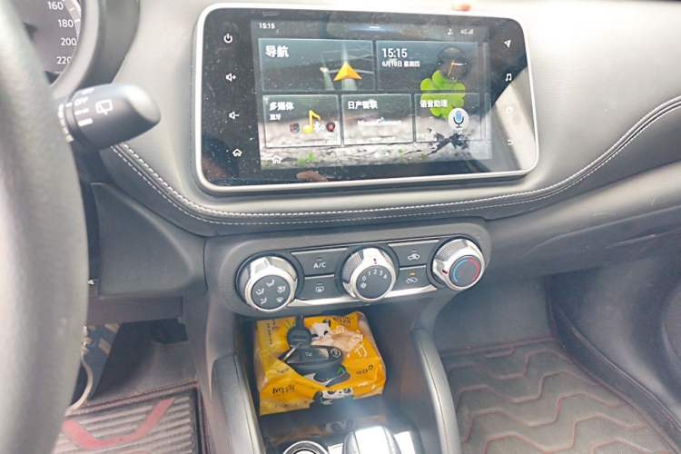 Used Nissan Kicks 2019 1.5L CVT Smart Connect Luxury Edition Audio And AC Panel