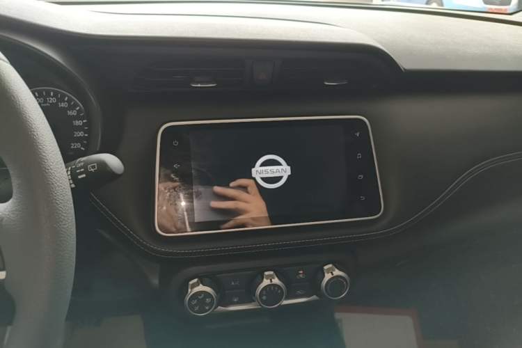 Used Nissan Kicks 2019 1.5L CVT Smart Connect Luxury Edition Audio And AC Panel