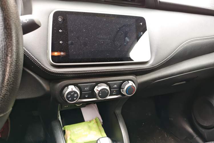 Used Nissan Kicks 2019 1.5L CVT Smart Connect Luxury Edition Audio And AC Panel
