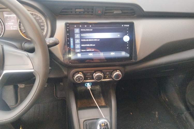Used Nissan Kicks 2019 1.5L Manual Cool Edition Audio And AC Panel