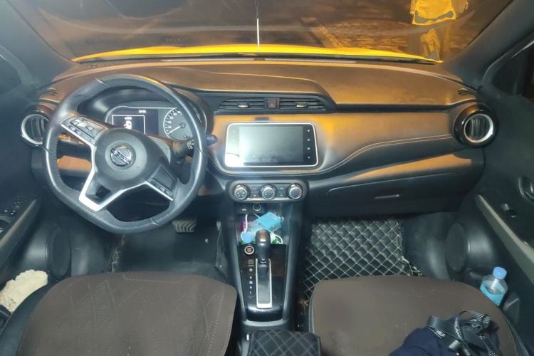 Used Nissan Kicks 2019 1.5L CVT Smart Connect Luxury Edition Center Console