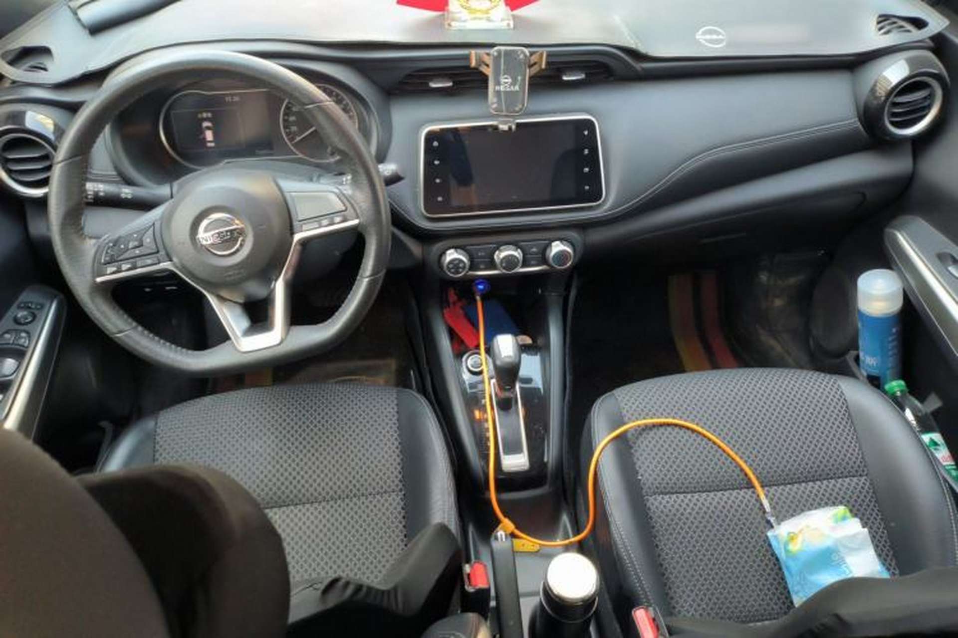 Used Nissan Kicks 2019 1.5L CVT Smart Connect Luxury Edition Center Console