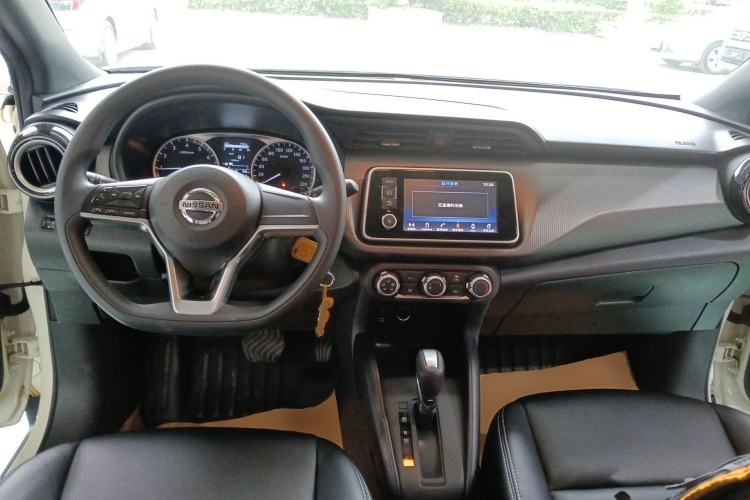 Used Nissan Kicks 2019 1.5L CVT Cool Enjoy Edition Center Console