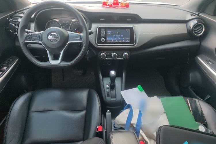 Used Nissan Kicks 2019 1.5L CVT Cool Enjoy Edition Center Console
