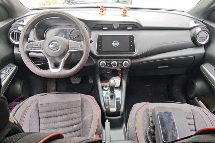 Used Nissan Kicks 2019 1.5L CVT Smart Connect Luxury Edition Center Console