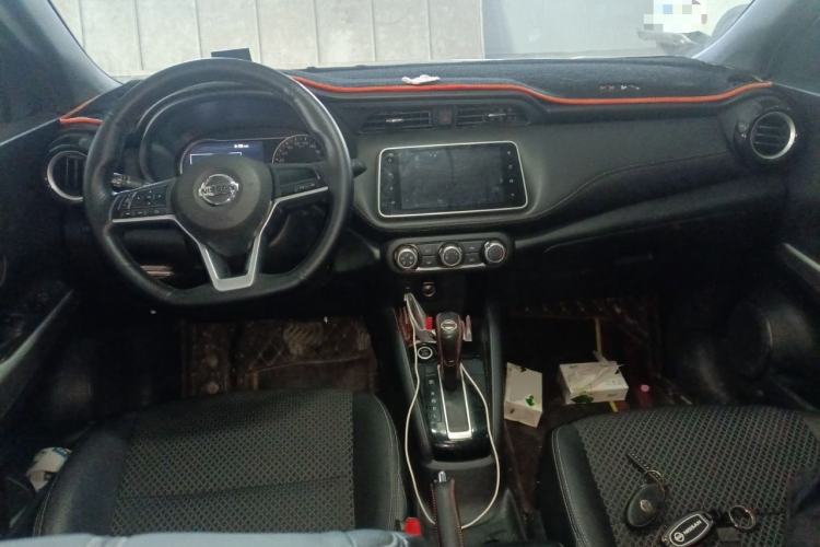 Used Nissan Kicks 2019 1.5L CVT Smart Connect Luxury Edition Center Console