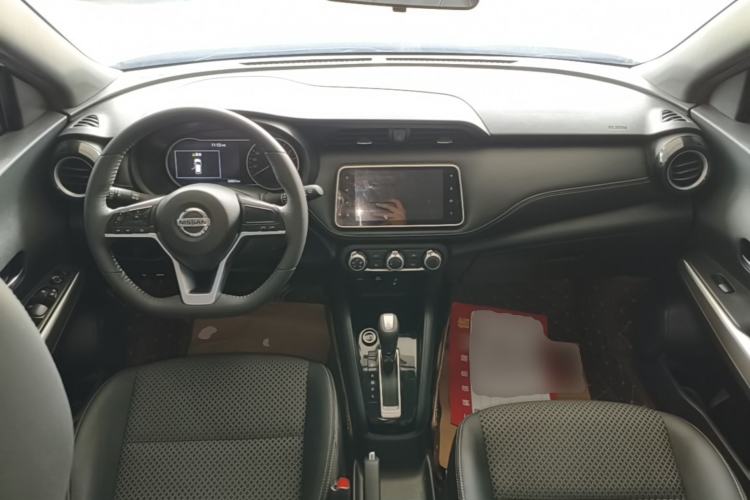 Used Nissan Kicks 2019 1.5L CVT Smart Connect Luxury Edition Center Console