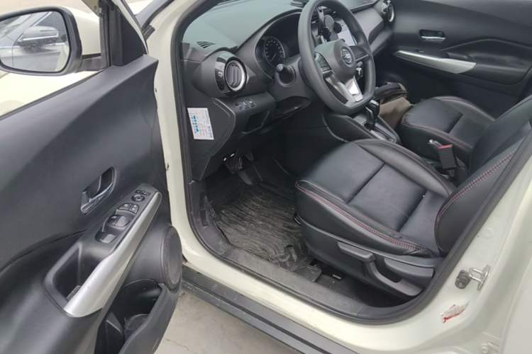 Used Nissan Kicks 2019 1.5L CVT Cool Enjoy Edition Driver Seat