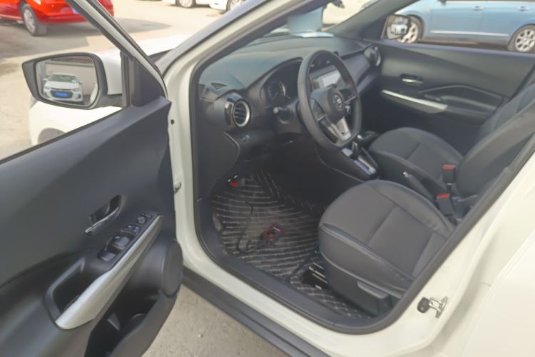 Used Nissan Kicks 2019 1.5L CVT Smart Connect Luxury Edition Driver Seat