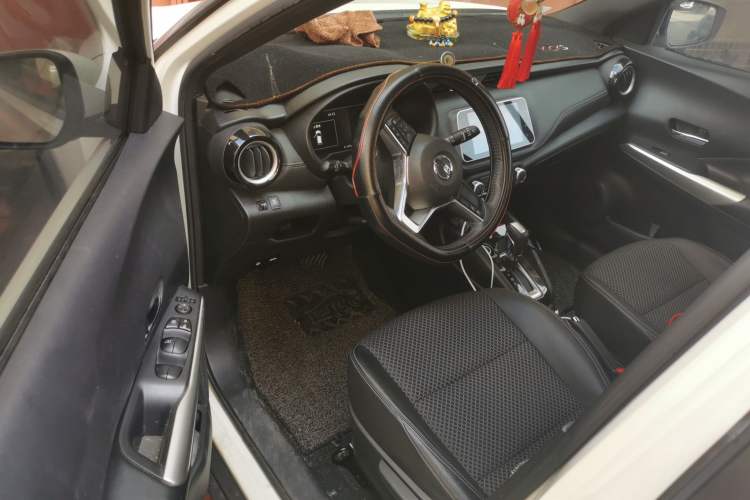 Used Nissan Kicks 2019 1.5L CVT Smart Connect Luxury Edition Driver Seat