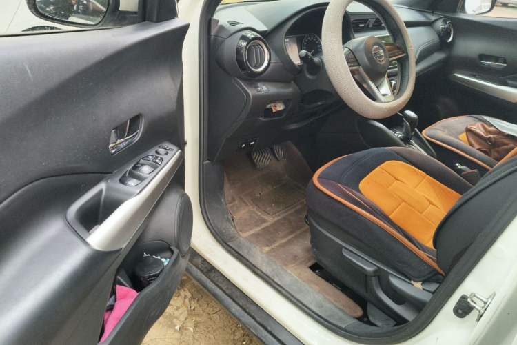 Used Nissan Kicks 2019 1.5L CVT Smart Connect Luxury Edition Driver Seat