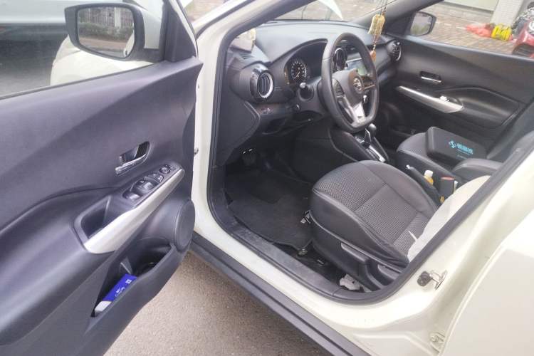 Used Nissan Kicks 2019 1.5L CVT Smart Connect Luxury Edition Driver Seat