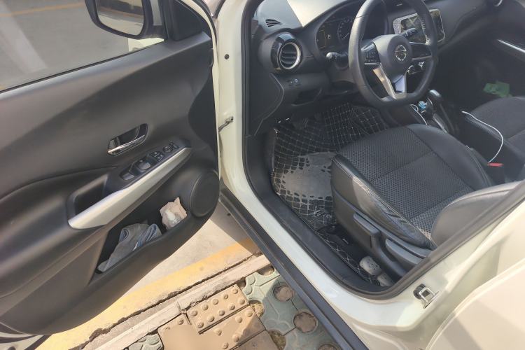 Used Nissan Kicks 2019 1.5L CVT Smart Connect Luxury Edition Driver Seat