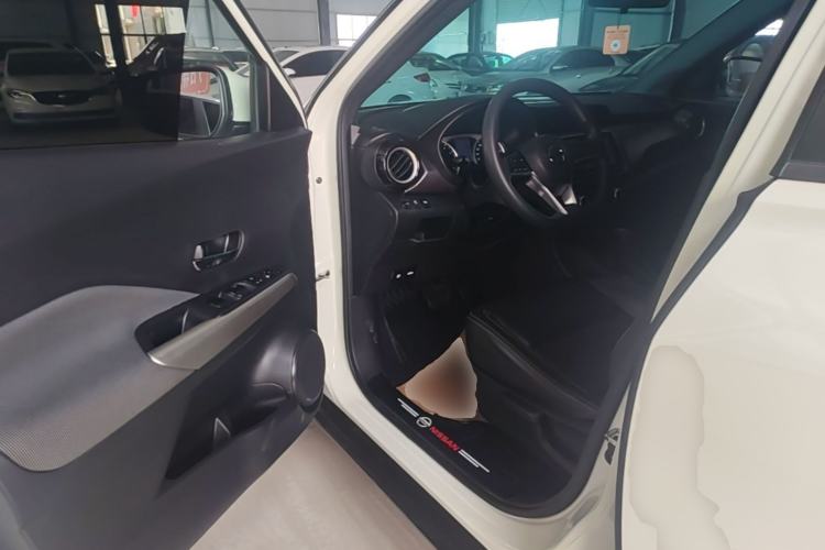 Used Nissan Kicks 2019 1.5L CVT Cool Enjoy Edition Driver Seat