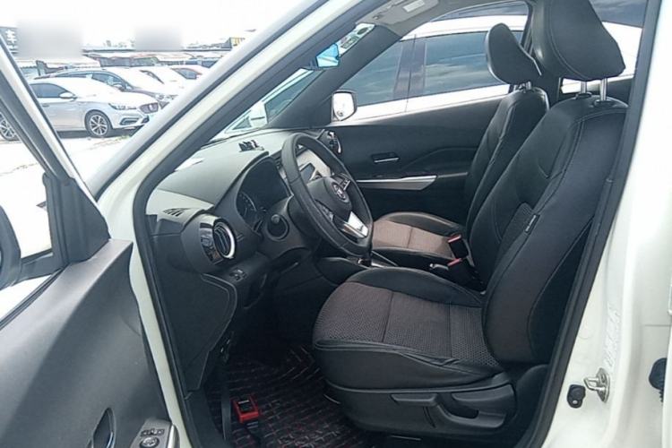 Used Nissan Kicks 2019 1.5L CVT Smart Connect Luxury Edition Driver Seat