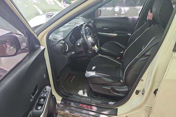 Used Nissan Kicks 2019 1.5L CVT Smart Connect Luxury Edition Driver Seat