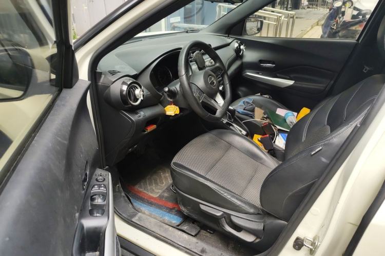 Used Nissan Kicks 2019 1.5L CVT Smart Connect Luxury Edition Driver Seat