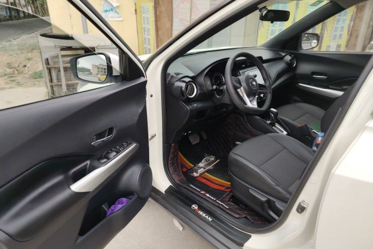 Used Nissan Kicks 2019 1.5L CVT Smart Connect Luxury Edition Driver Seat