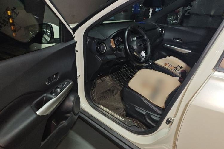 Used Nissan Kicks 2019 1.5L CVT Smart Connect Luxury Edition Driver Seat