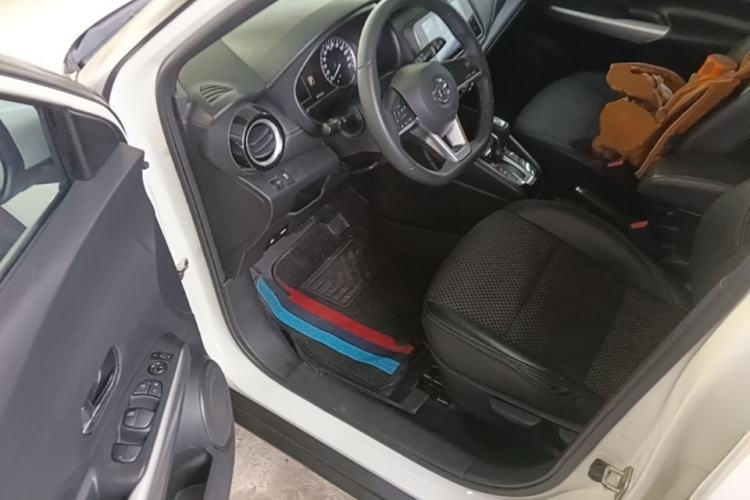 Used Nissan Kicks 2019 1.5L CVT Smart Connect Luxury Edition Driver Seat