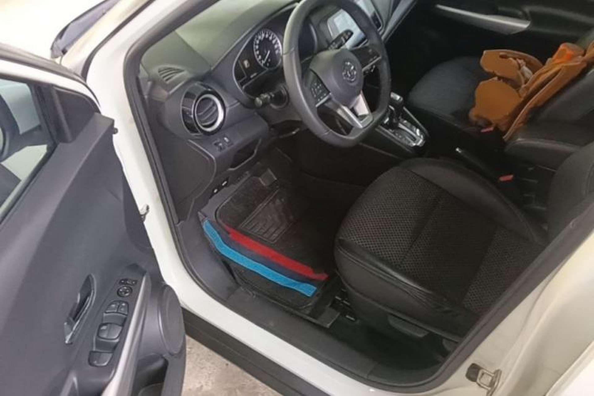 Used Nissan Kicks 2019 1.5L CVT Smart Connect Luxury Edition Driver Seat