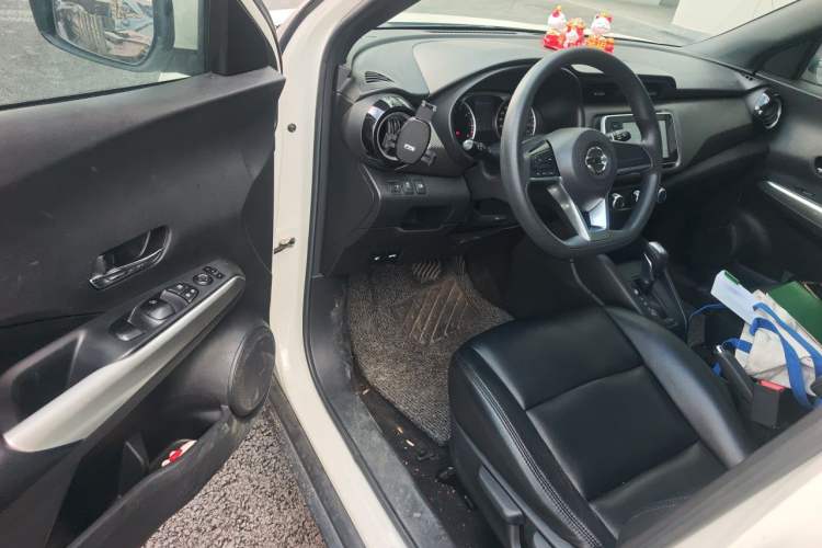 Used Nissan Kicks 2019 1.5L CVT Cool Enjoy Edition Driver Seat