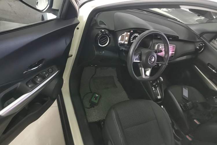Used Nissan Kicks 2019 1.5L CVT Smart Connect Luxury Edition Driver Seat