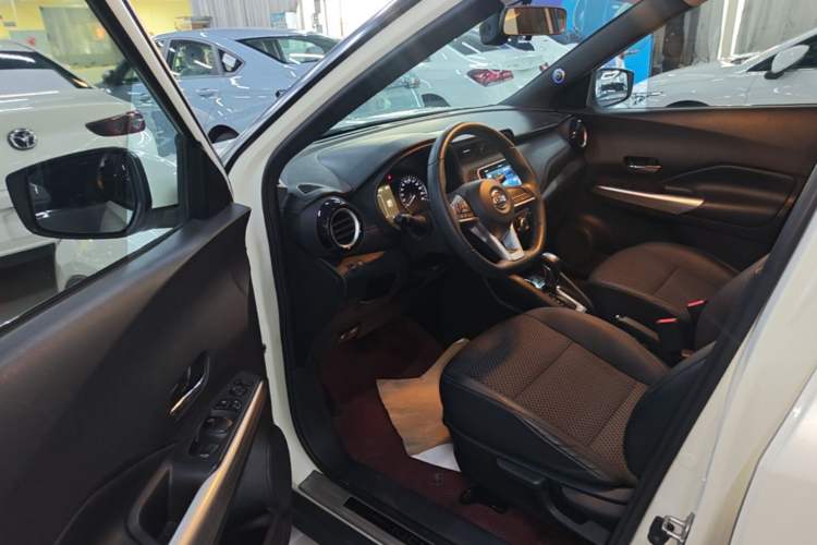 Used Nissan Kicks 2019 1.5L CVT Smart Connect Luxury Edition Driver Seat