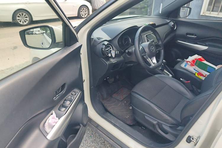 Used Nissan Kicks 2019 1.5L CVT Smart Connect Luxury Edition Driver Seat
