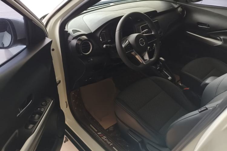 Used Nissan Kicks 2019 1.5L CVT Smart Connect Luxury Edition Driver Seat
