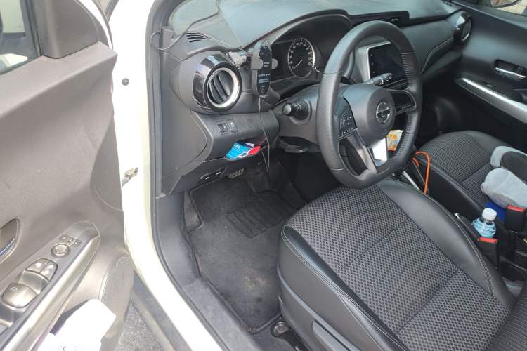 Used Nissan Kicks 2019 1.5L CVT Smart Connect Luxury Edition Driver Seat