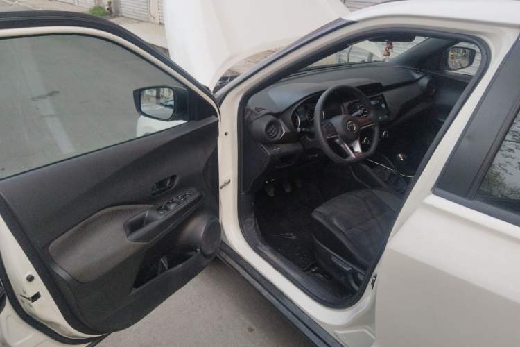 Used Nissan Kicks 2019 1.5L Manual Cool Edition Driver Seat