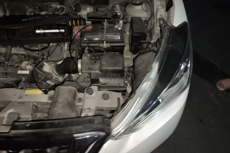 Used Nissan Kicks 2019 1.5L CVT Smart Connect Luxury Edition Engine Bay Left