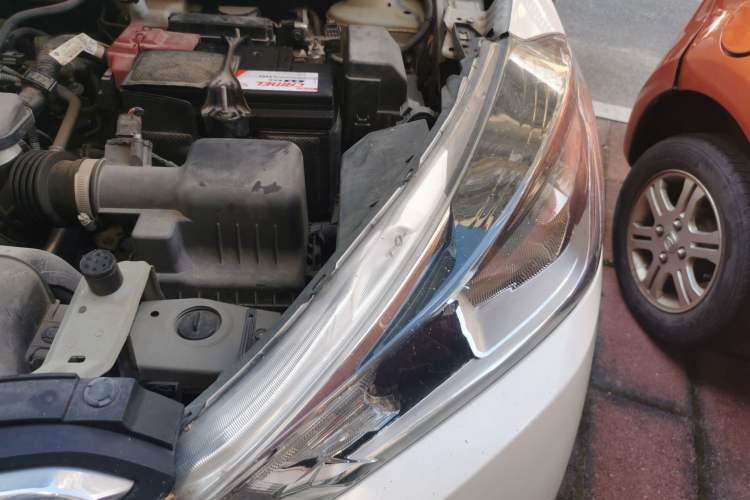 Used Nissan Kicks 2019 1.5L CVT Smart Connect Luxury Edition Engine Bay Left