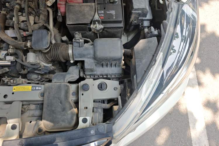 Used Nissan Kicks 2019 1.5L Manual Cool Edition Engine Bay Left